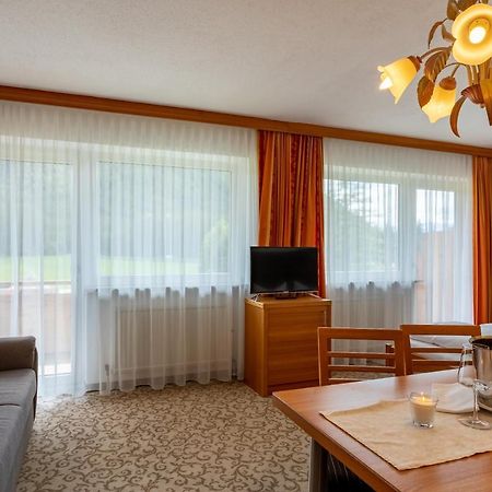 Kinderhotel Laerchenhof อ็อบชไตก์ ภายนอก รูปภาพ