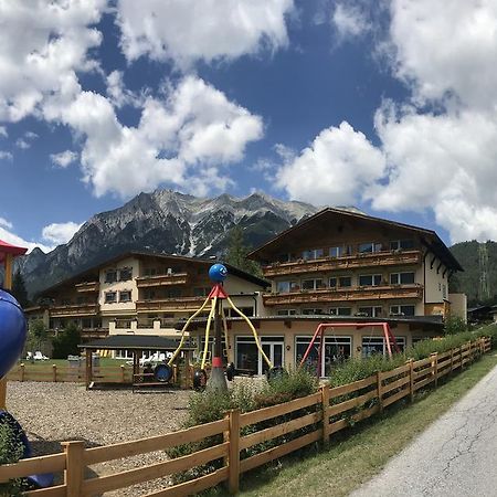 Kinderhotel Laerchenhof อ็อบชไตก์ ภายนอก รูปภาพ