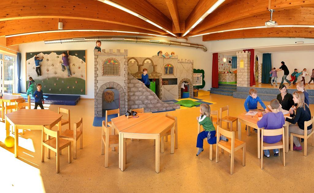 Kinderhotel Laerchenhof อ็อบชไตก์ ภายนอก รูปภาพ