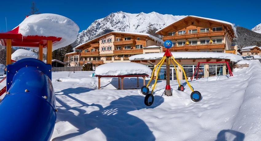 Kinderhotel Laerchenhof อ็อบชไตก์ ภายนอก รูปภาพ